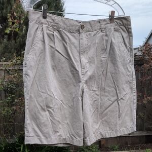 Covington Men's Light Khaki Pleated Cotton Shorts